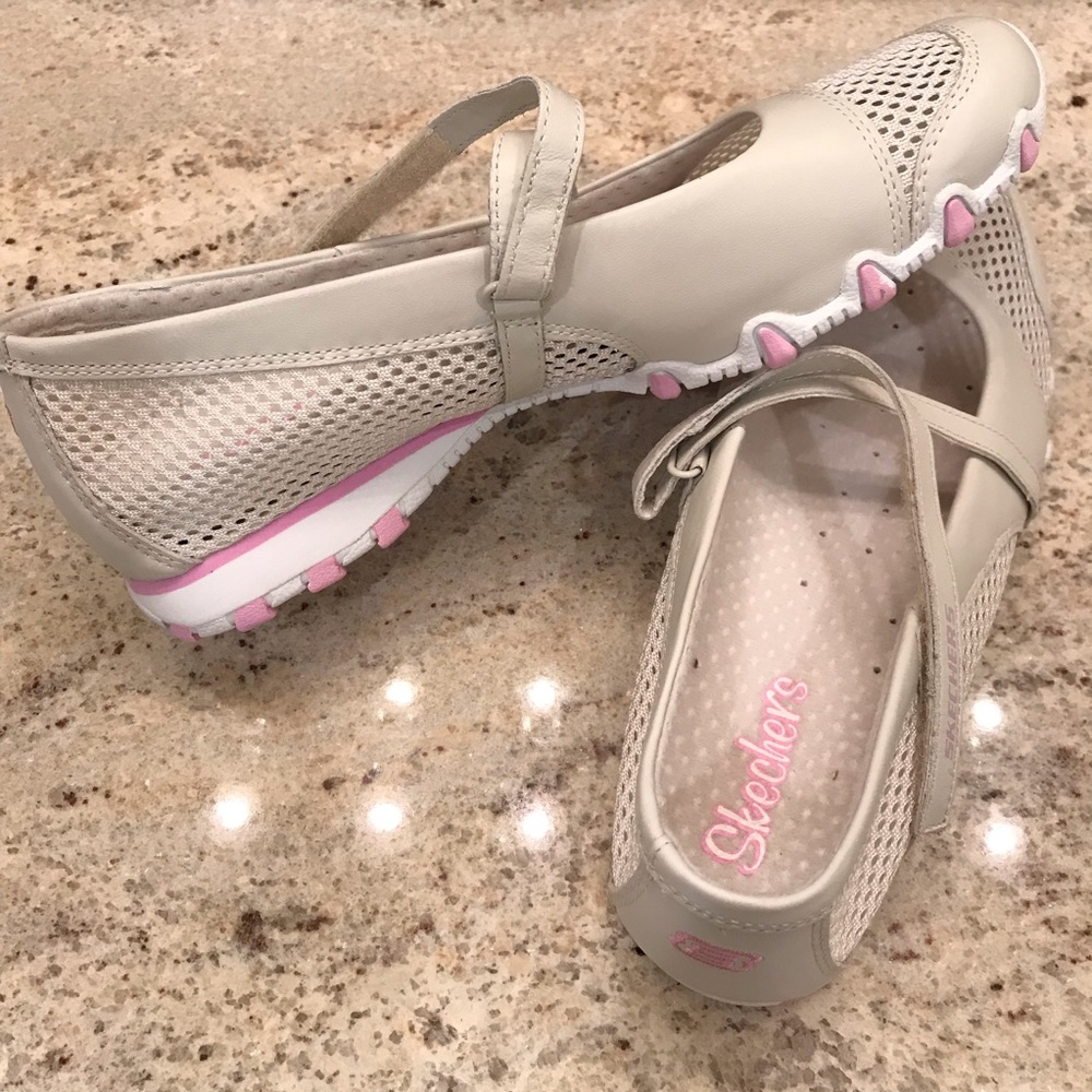 Adorable SKECHERS